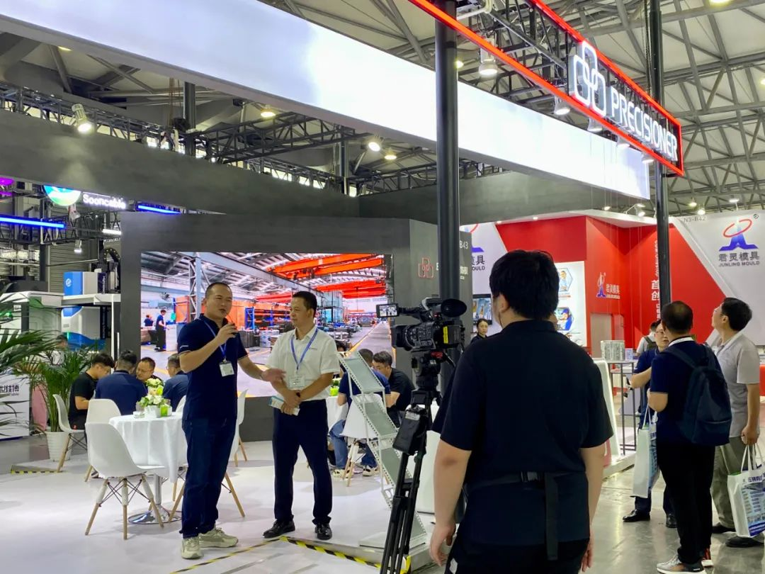2023上海國際有色壓鑄展——中鑄科技蒞臨品成金屬展位，直播專訪市場(chǎng)總監(jiān)